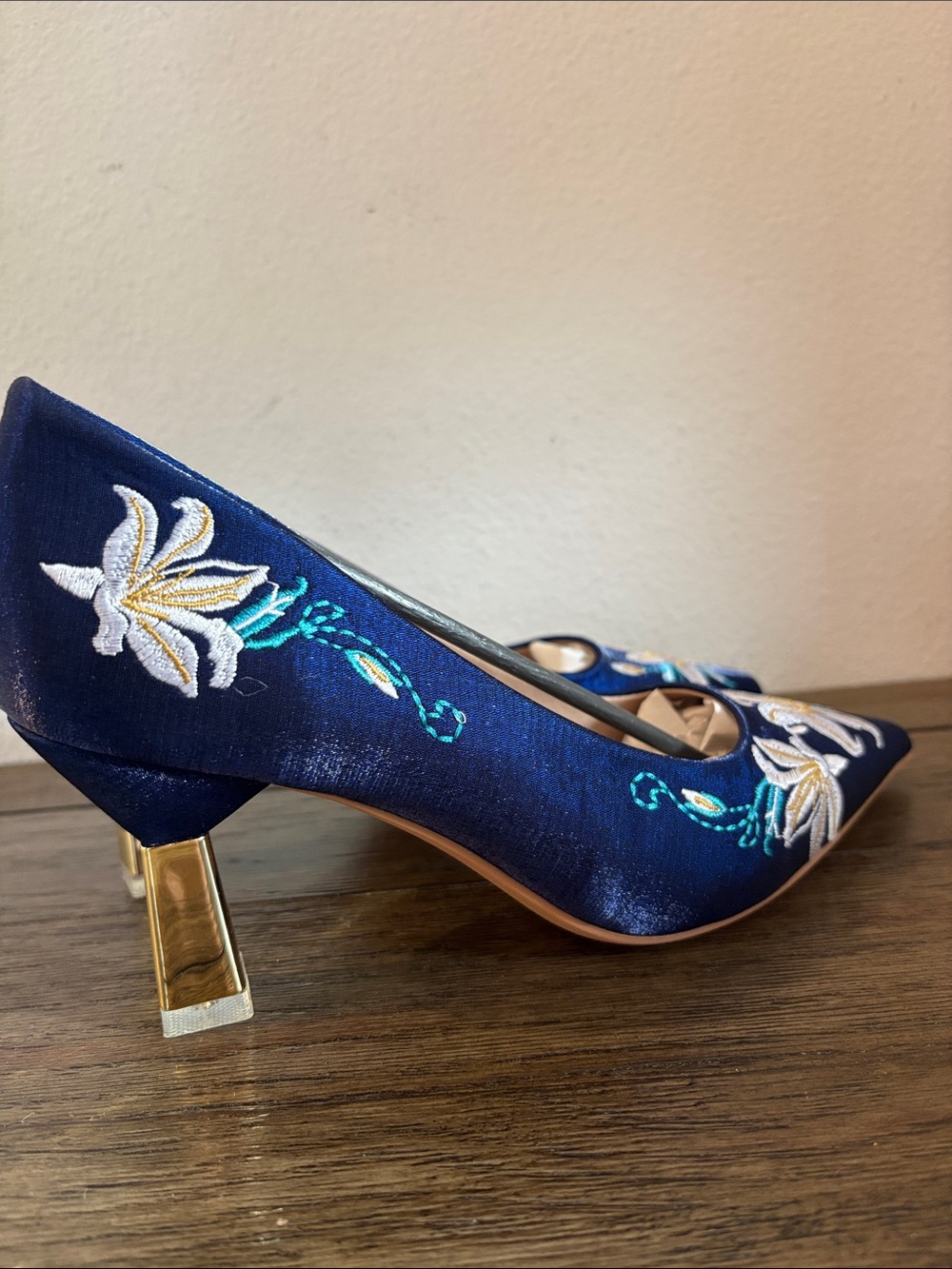 NEW [XCM] Floral Embroidered Pointed Heels Pumps Navy Satin Women’s EU 38, US 7 - Picture 9 of 14